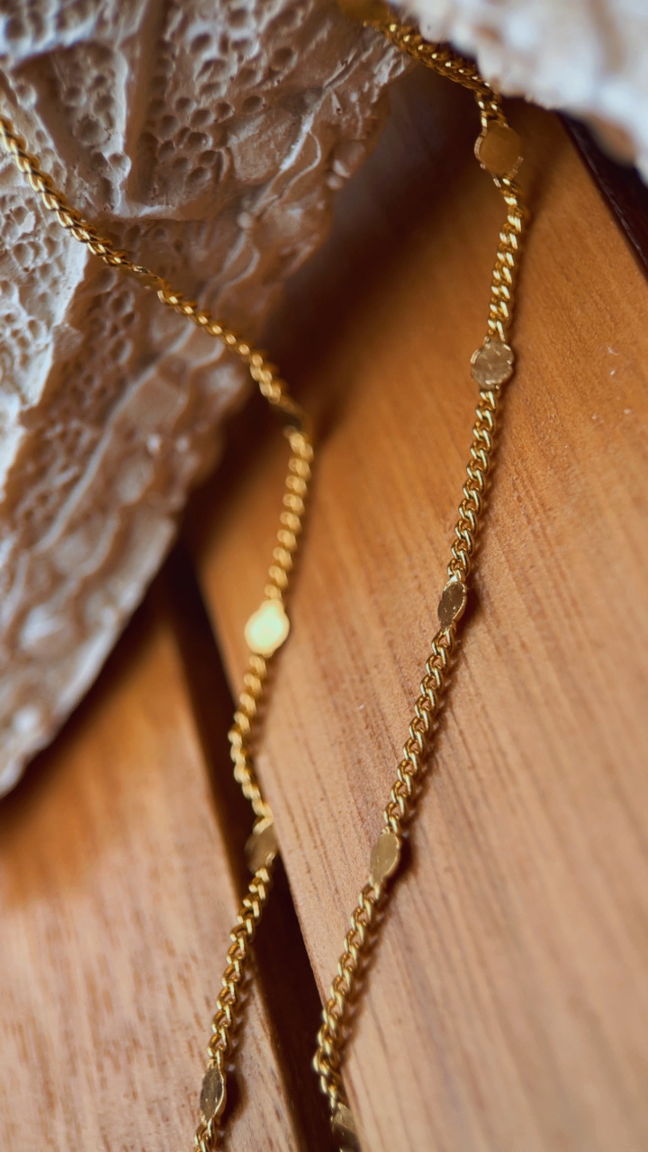 Colar mini confete curto