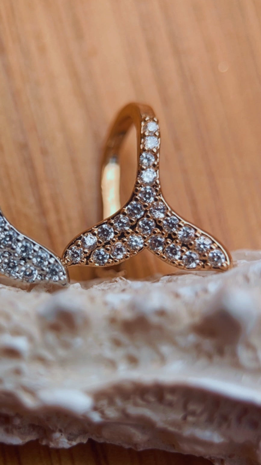 Piercing sereia cravejado