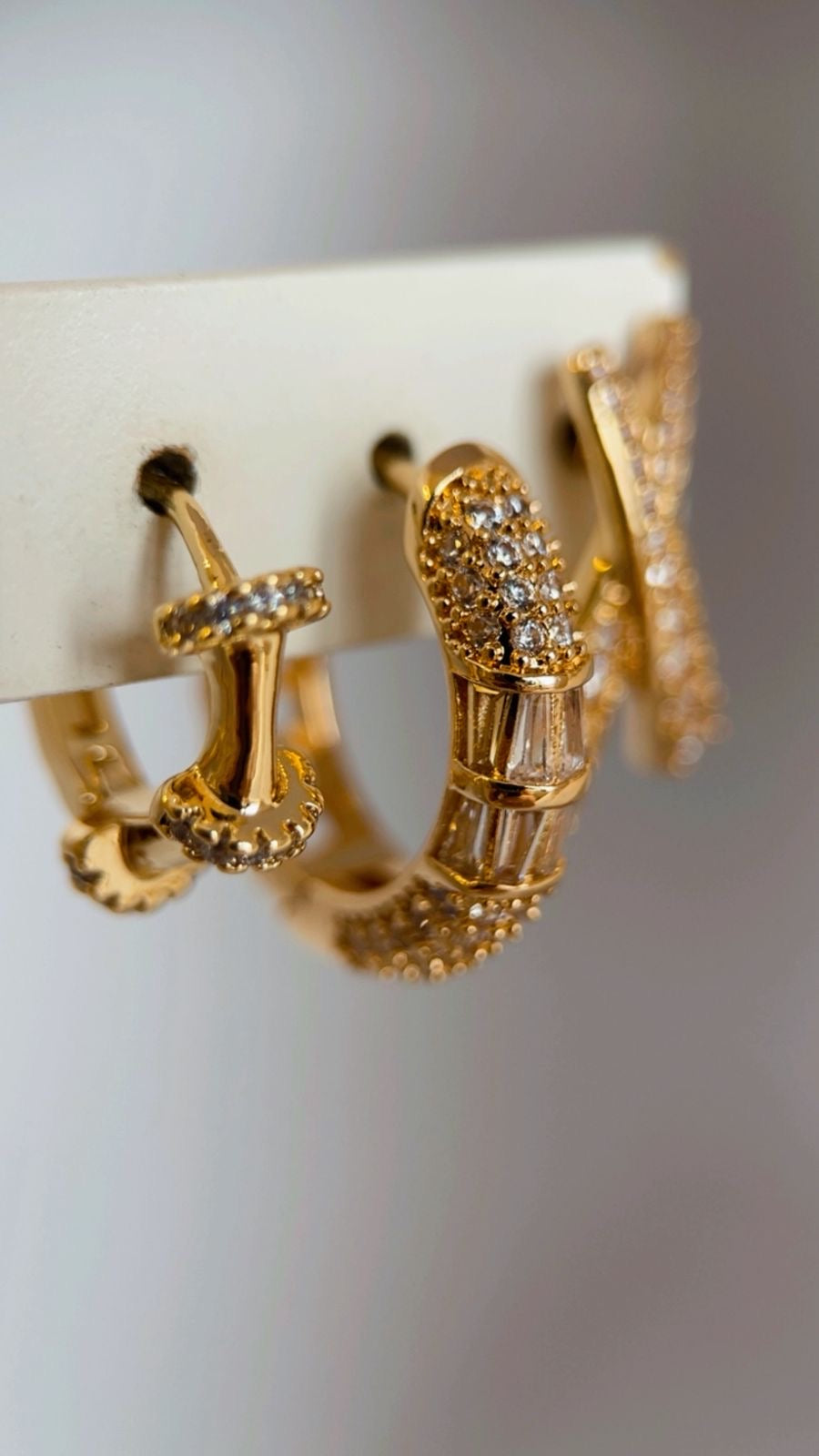 Brinco argola baguete