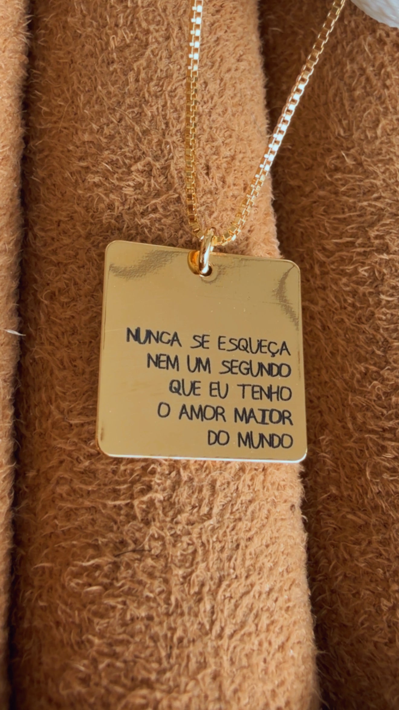 Colar placa quadrada personalizado