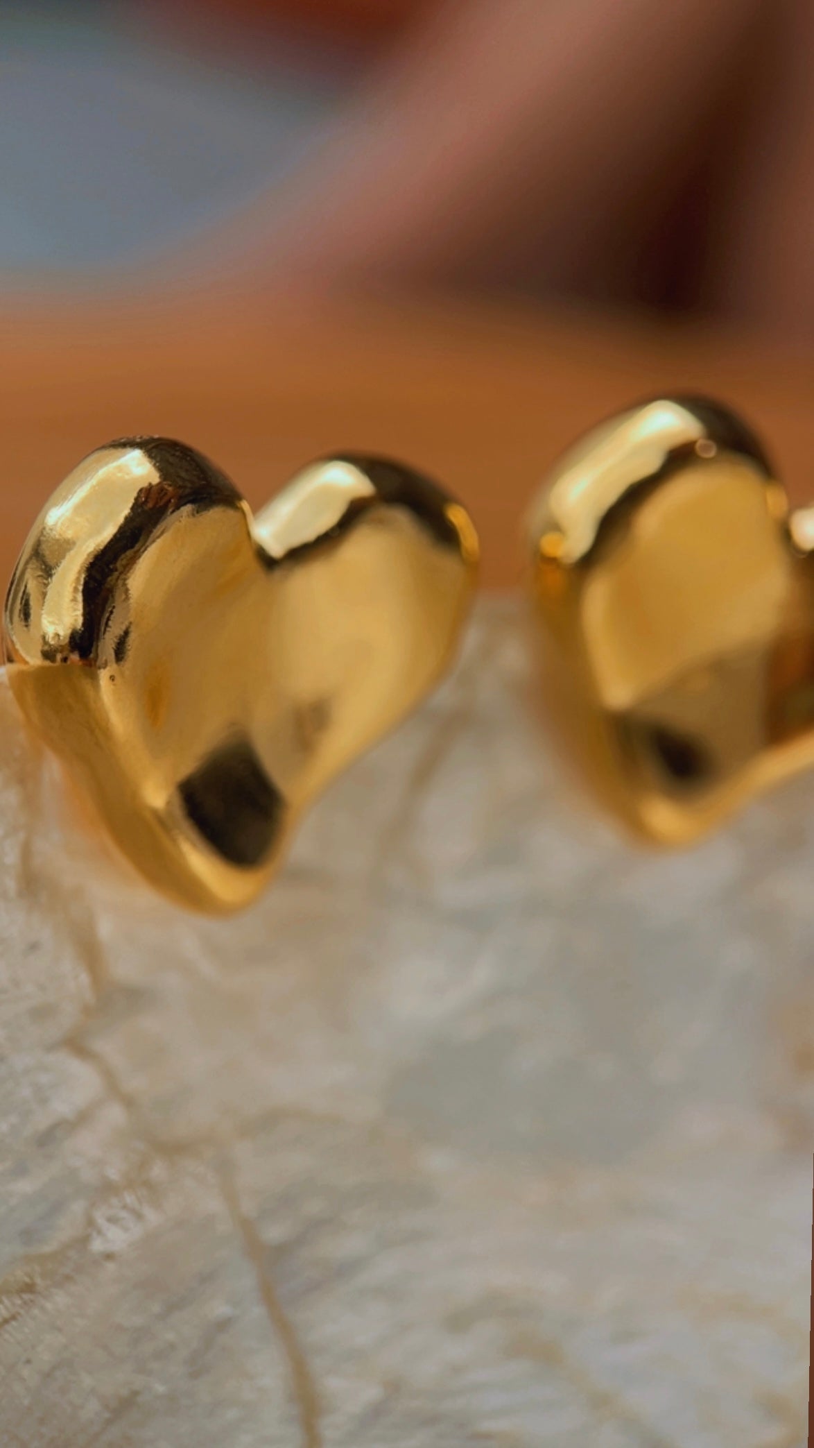 Brinco coração orgânico